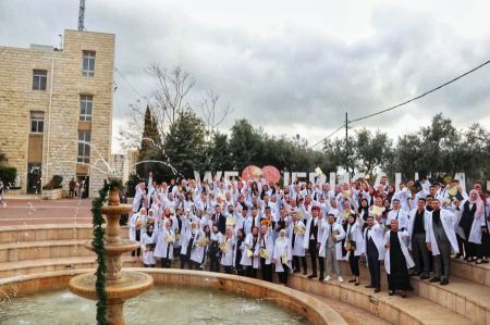 نسبة نجاح كاملة لخريجي الصيدلة في جامعة القدس في امتحان مزاولة المهنة الإسرائيلي 2022